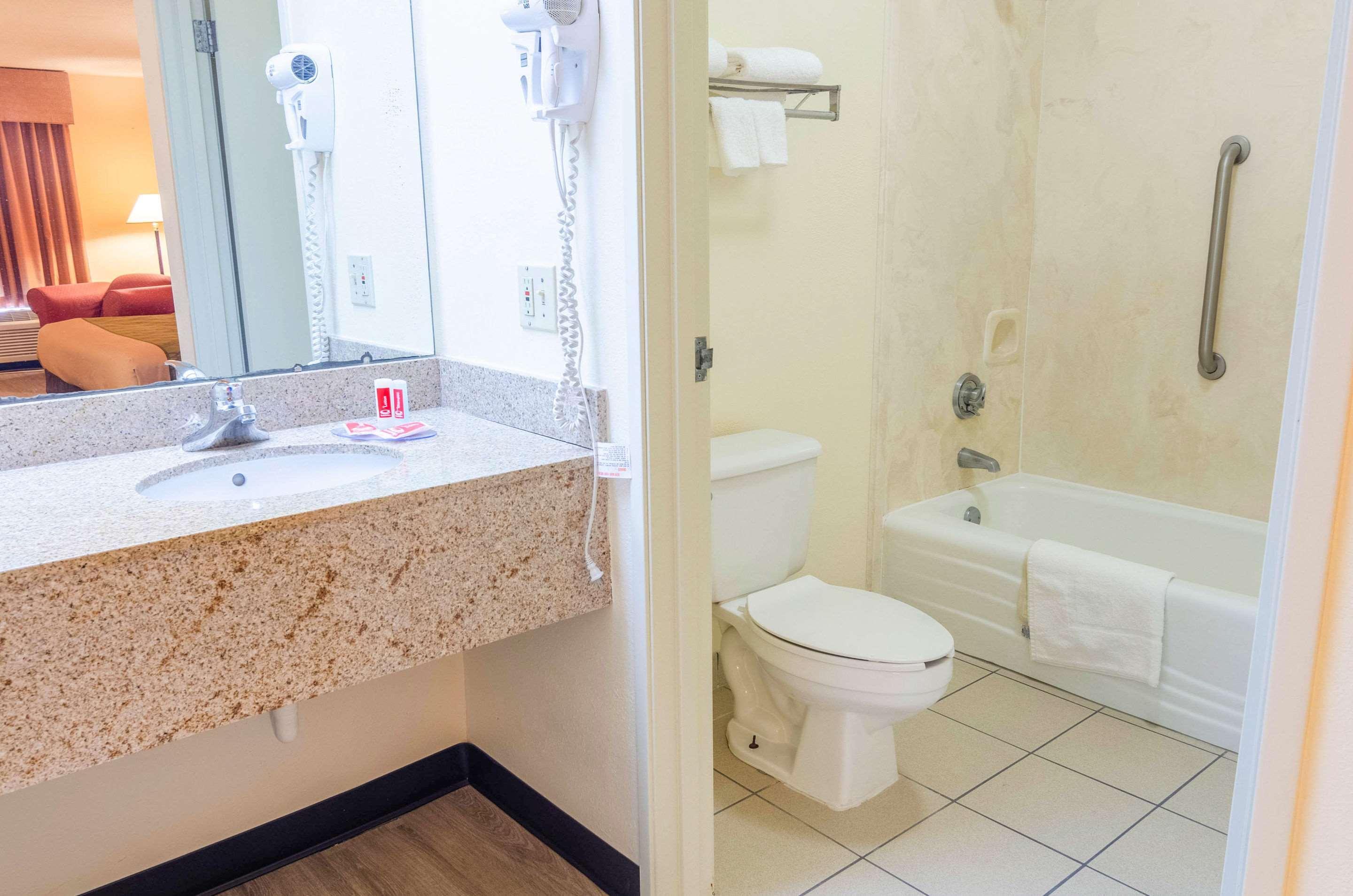Econo Lodge Inn & Suites Gulfport Εξωτερικό φωτογραφία