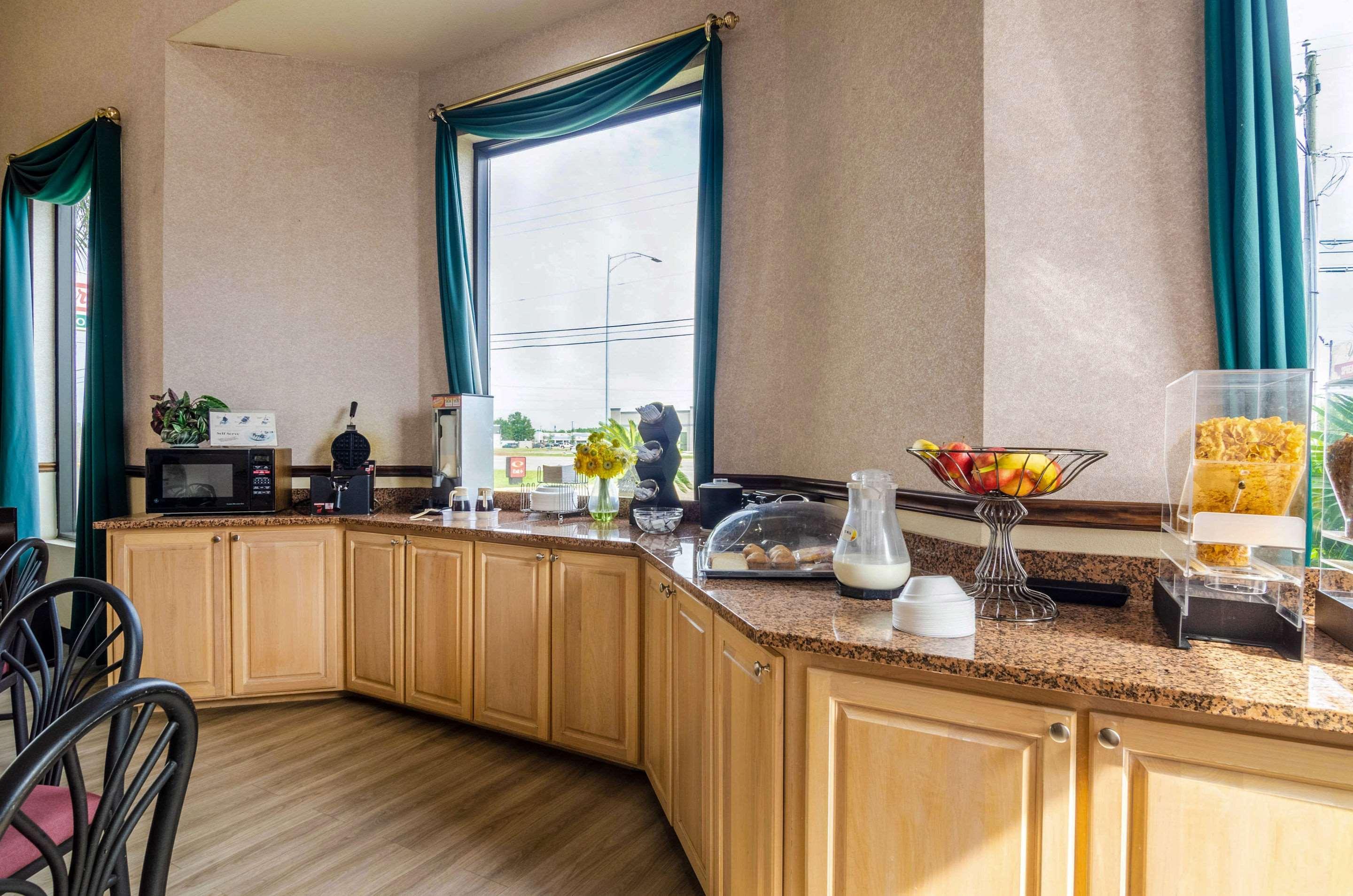 Econo Lodge Inn & Suites Gulfport Εξωτερικό φωτογραφία
