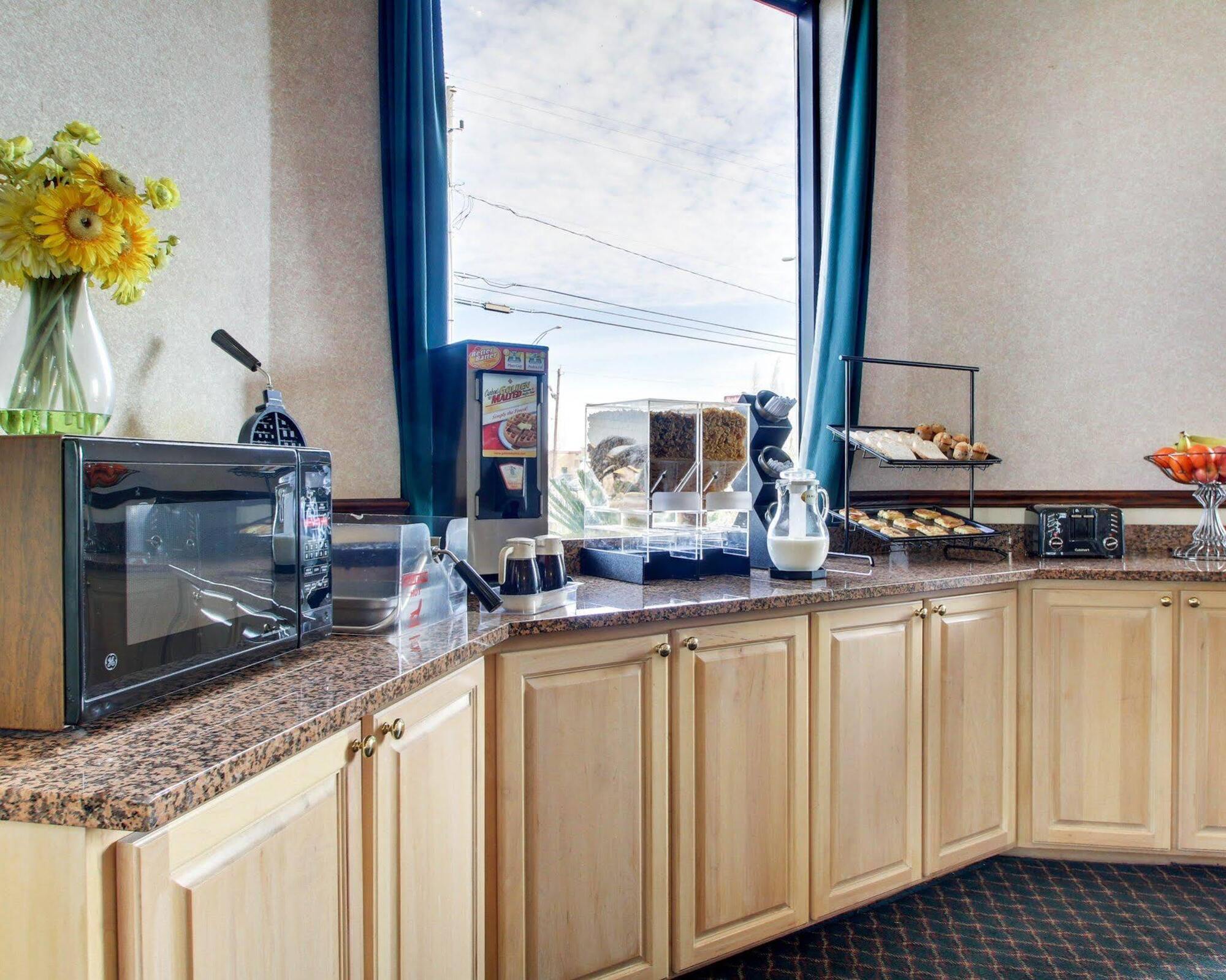 Econo Lodge Inn & Suites Gulfport Εξωτερικό φωτογραφία